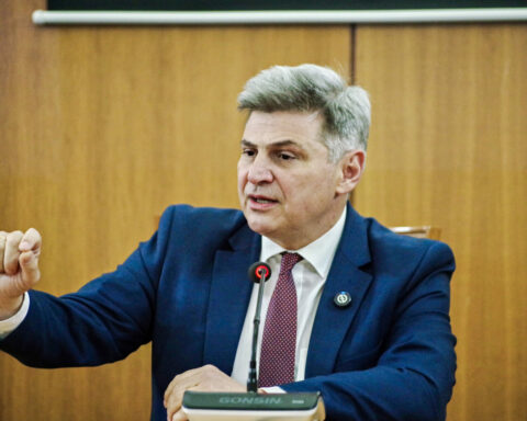 Φαραντούρης για την απόσπαση της συζύγου του