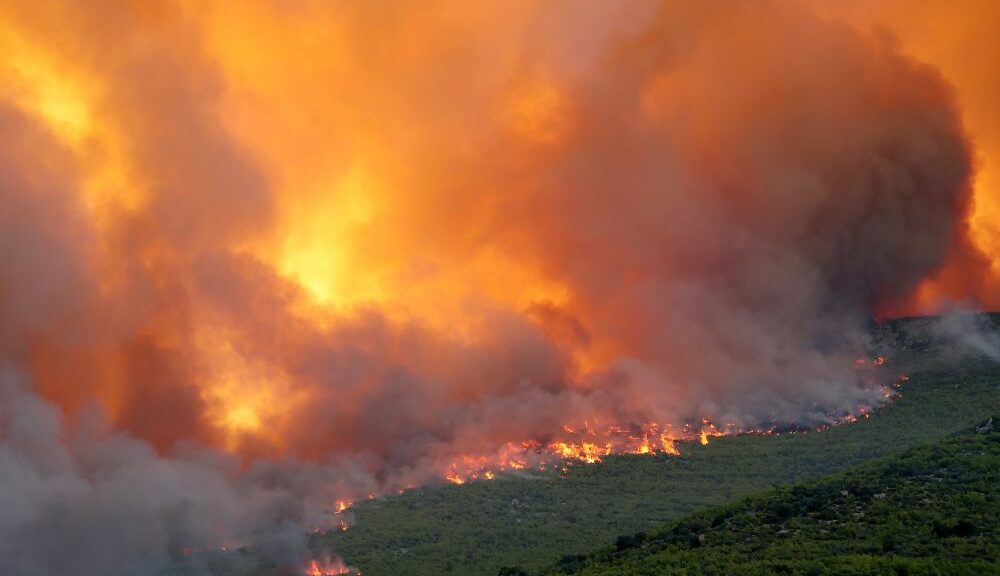 Μάχη με τις φλόγες