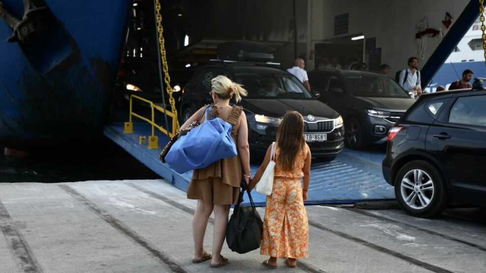 ΕΛΣΤΑΤ αφίξεις διανυκτερεύσεις