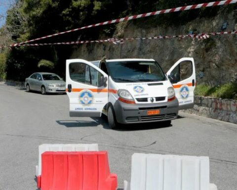 Κλείνουν Λυκαβηττός