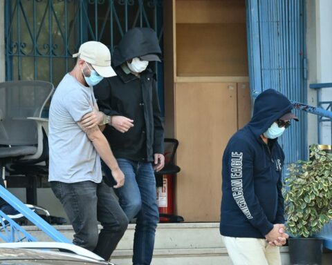 Κατάρρευση πολυκατοικίας στα Πετράλωνα