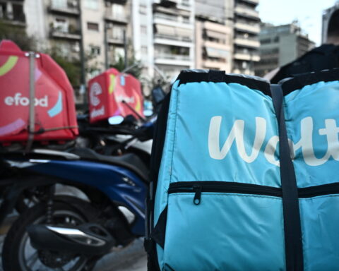 εργαζόμενοι Efood και Wolt