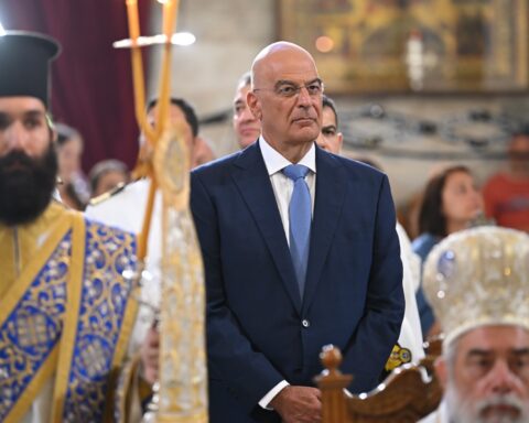Δένδιας