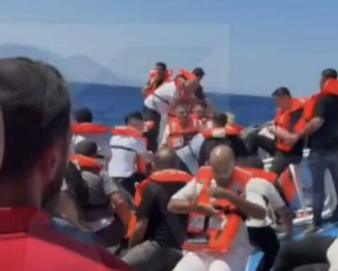 Κερύνεια: Νέο βίντεο από το καταμαράν πριν βυθιστεί