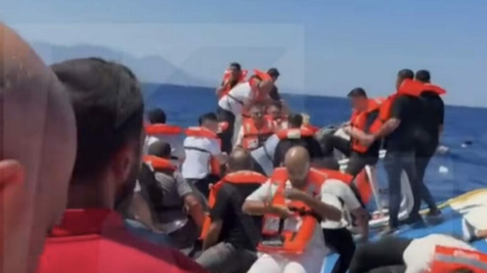 Κερύνεια: Νέο βίντεο από το καταμαράν πριν βυθιστεί