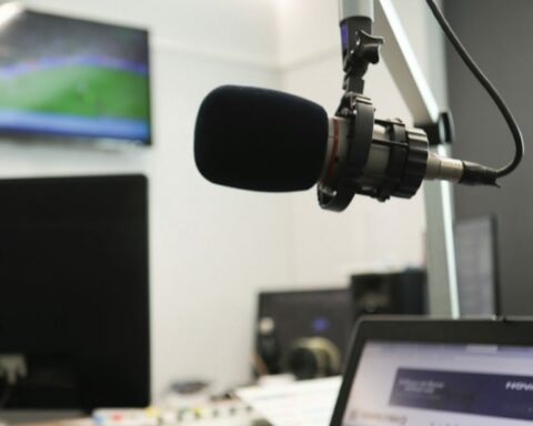 Παραπολιτικά 90.1 FM