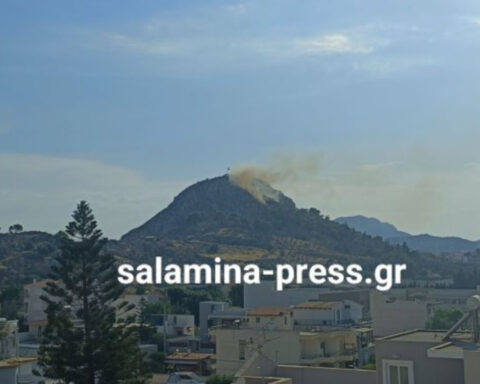 Φωτιά ξανά στη Σαλαμίνα