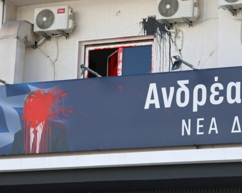 Βανδαλισμός του πολιτικόυ γραφείου του Ανδρέα Λοβέδρου