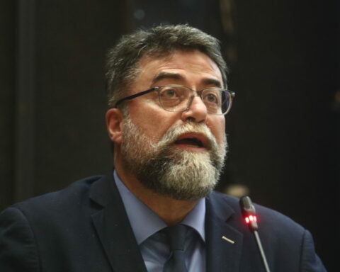 Βασίλης Οικονόμου