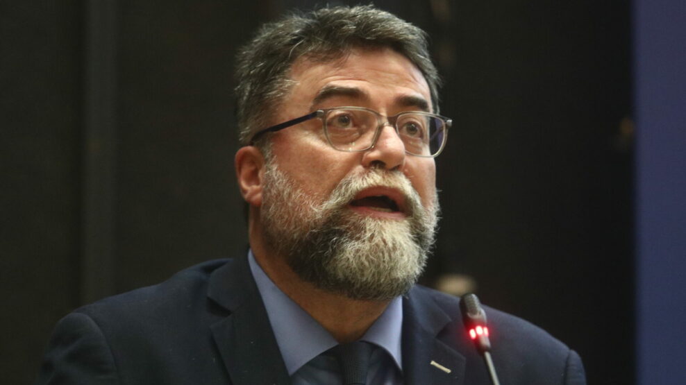 Βασίλης Οικονόμου