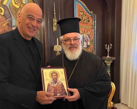 Δένδιας