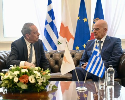 Δένδιας Κύπρος Πάλμας