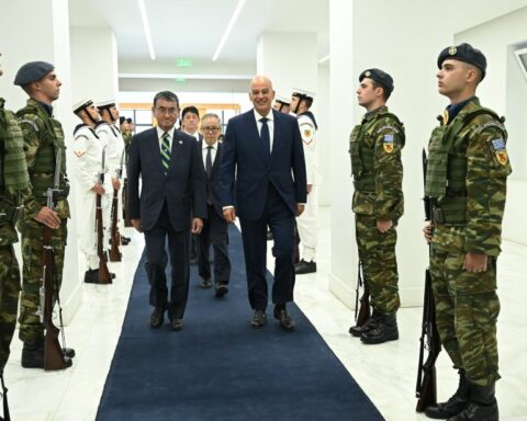 Δένδιας