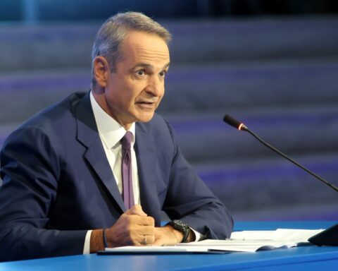Μητσοτάκης κατά Σαμαρά