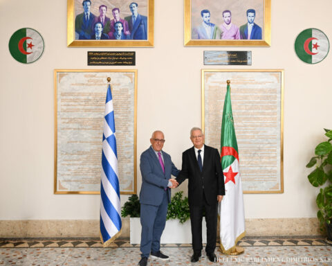 Νικήτας Κακλαμάνης Αλγερία