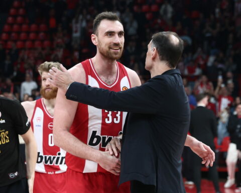 Ολυμπιακός Μιλουτίνοφ Μπασκόνια Euroleague