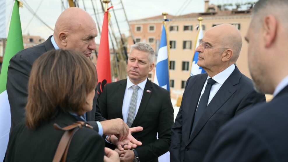 Δένδιας: