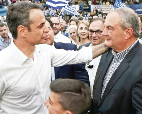 Πλάνο για άµεση προσέγγιση Καραµανλή