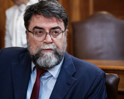 Βασίλης Οικονόμου