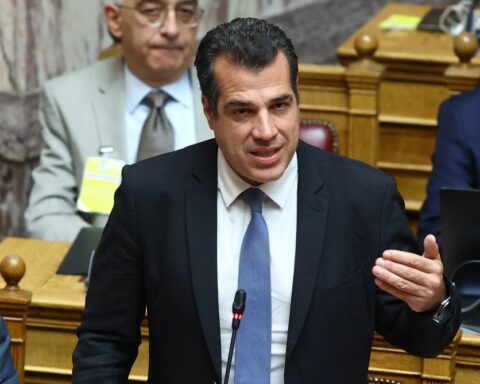 Πλεύρης