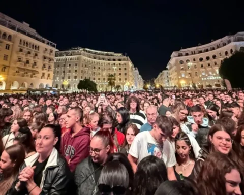 Χιλιάδες κόσμου στη συναυλία